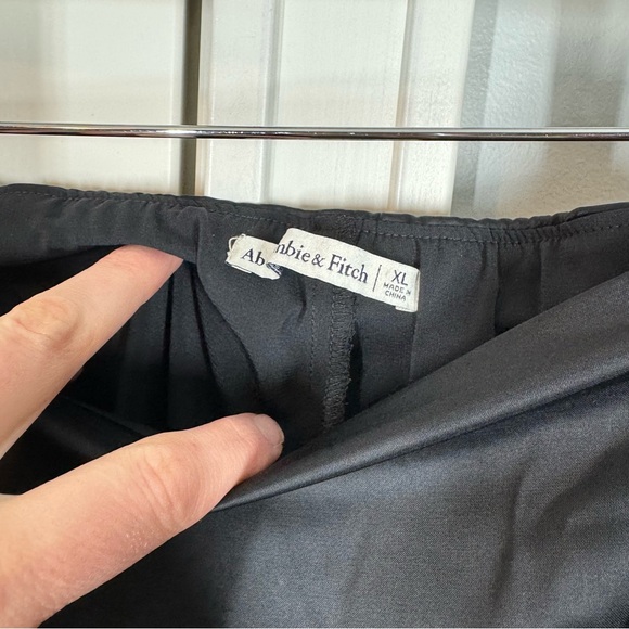 Abercrombie & Fitch Black Satin Skort party going out sexy girly dainty size xl - Picture 6 of 10
